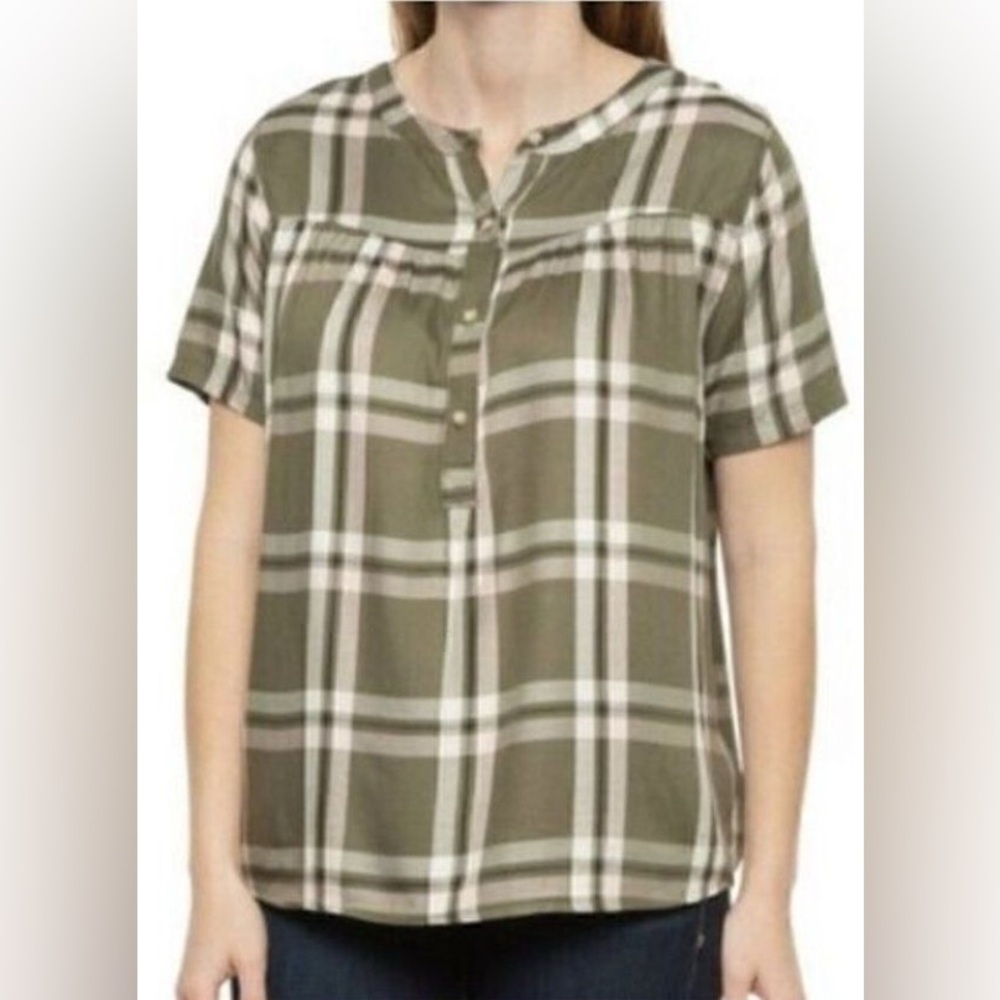 C&C California Woman’s Plaid Short Sleeve Blouse Button Pleated Front Olive Grn